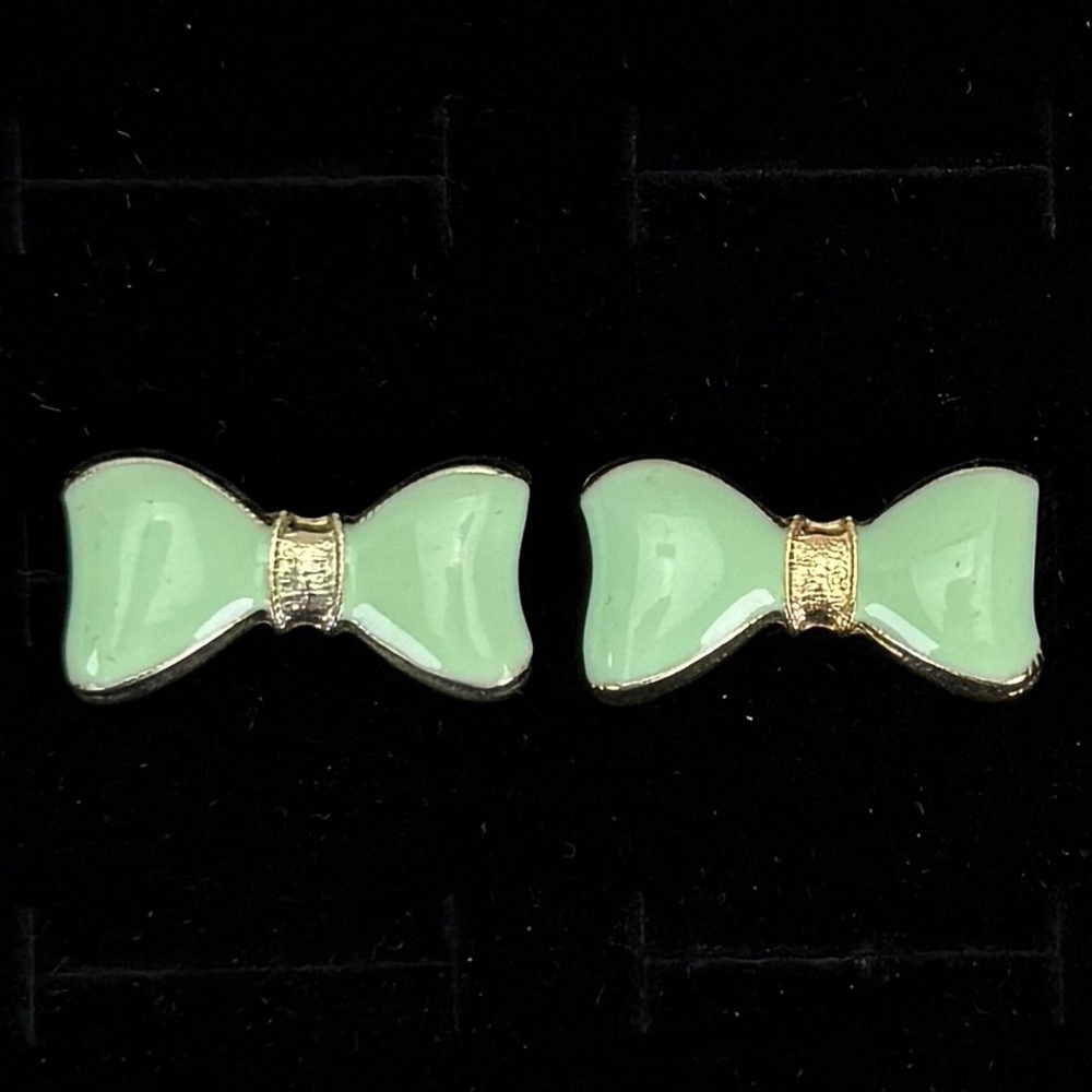 Vintage light goldtone, pastel Blue green bow design pierced earrings - Picture 9 of 10